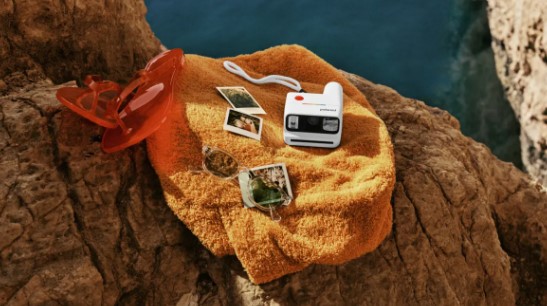 Нова міні-камера Polaroid Go краще знімає при нестачі світла